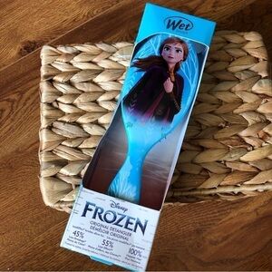 Wet Brush x Disney: Frozen Anna detangler hair brush